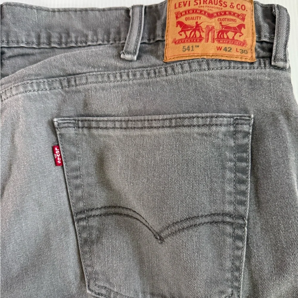 Levis 541 Jeans Mens 42x30 Gray Denim Athletic Slim Fit Tapered Stretch Workwear